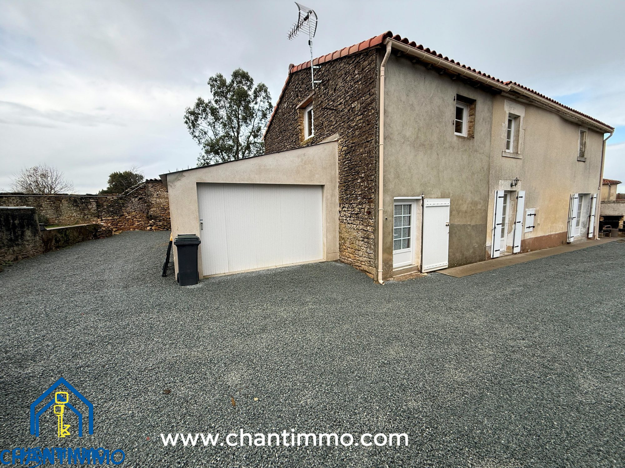 Maison en pierres rénovée
