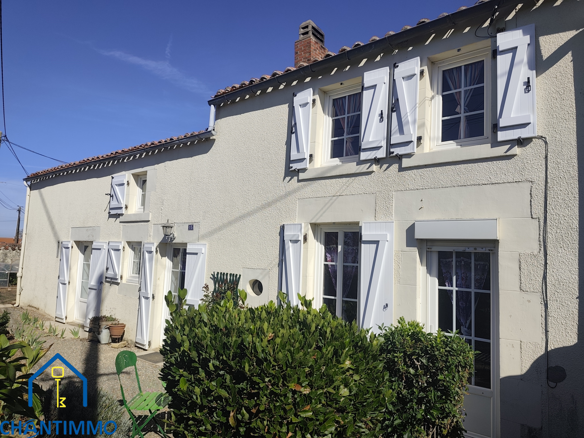 Maison en pierres de 95 m2 avec garage