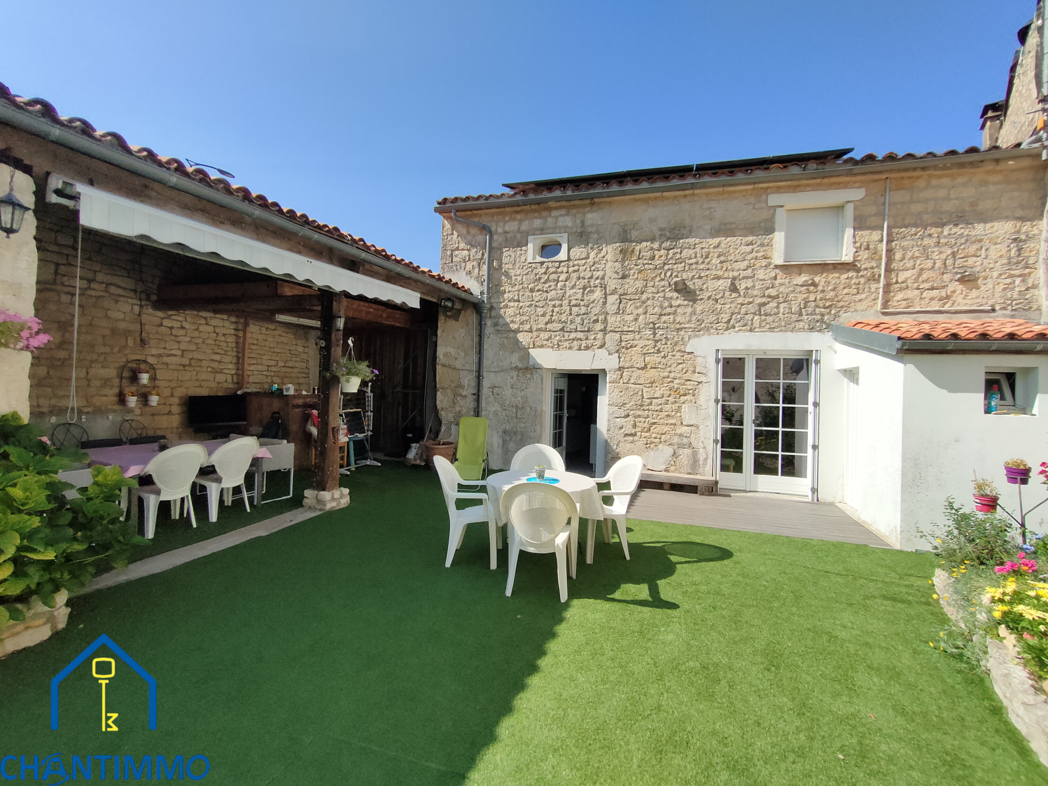 Agréable maison en pierres