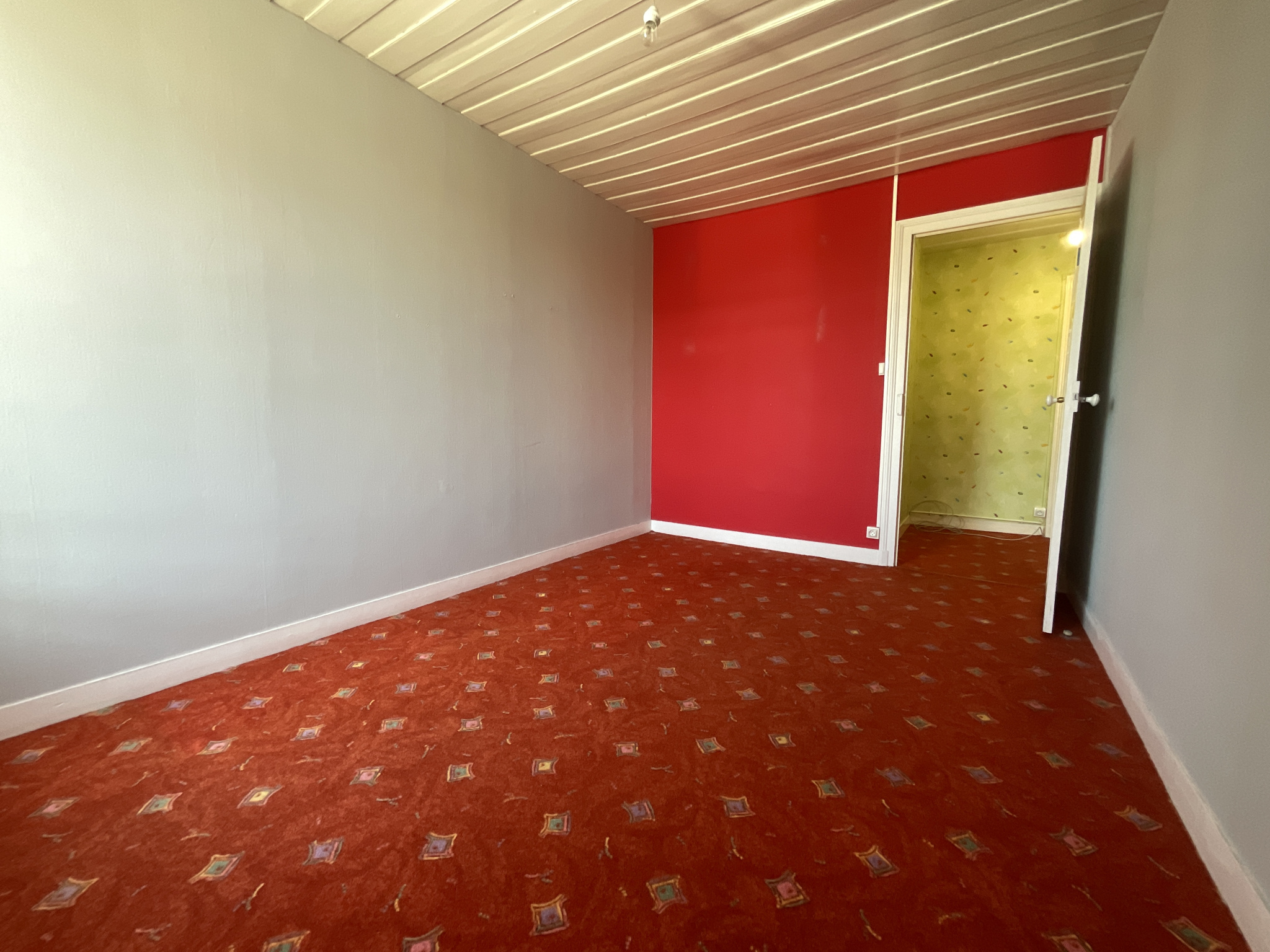 Ensemble immobilier avec local commercial et habitation 215 m2 à STE CECILE