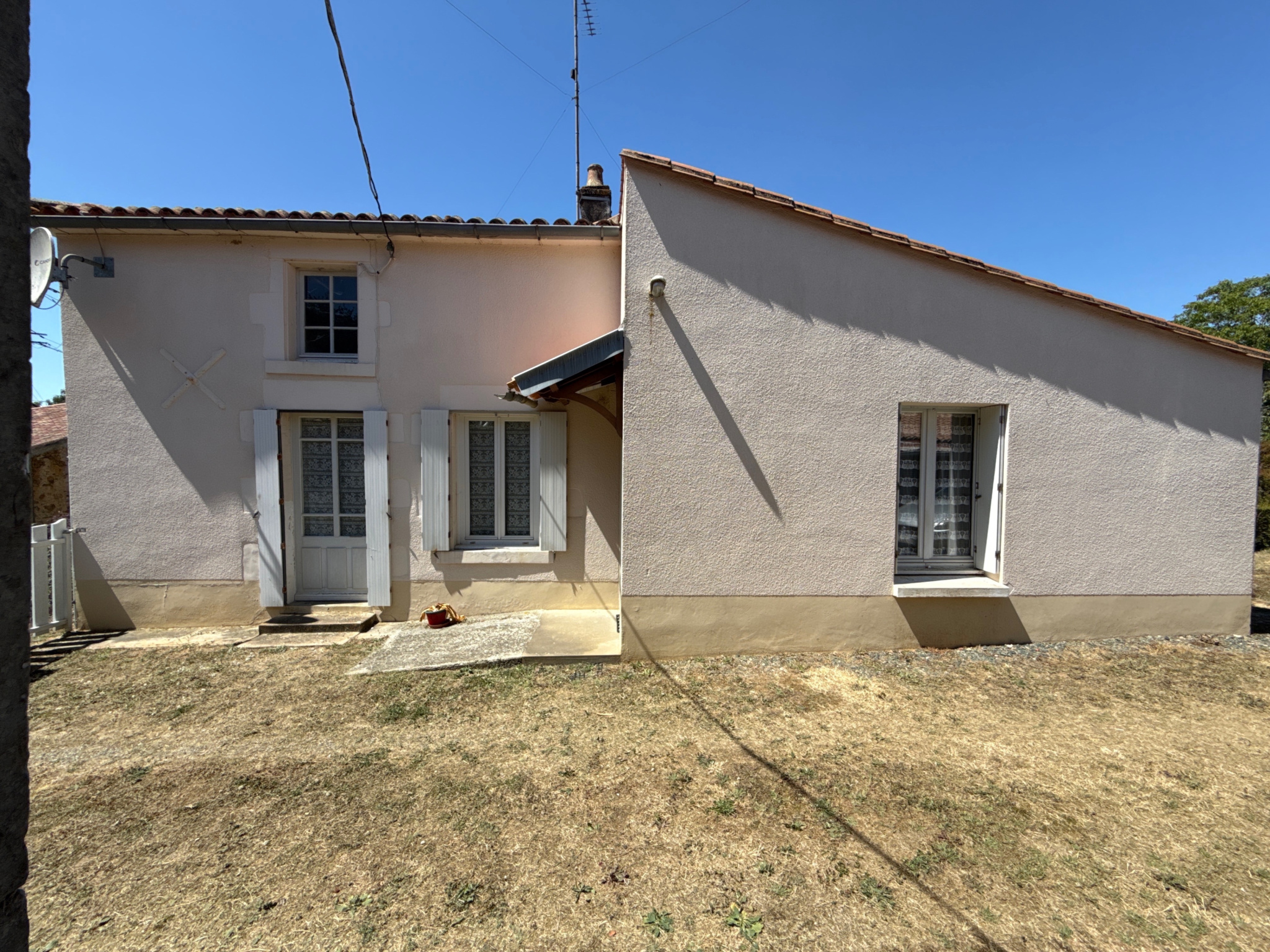Maison ancienne avec terrain et dépendances