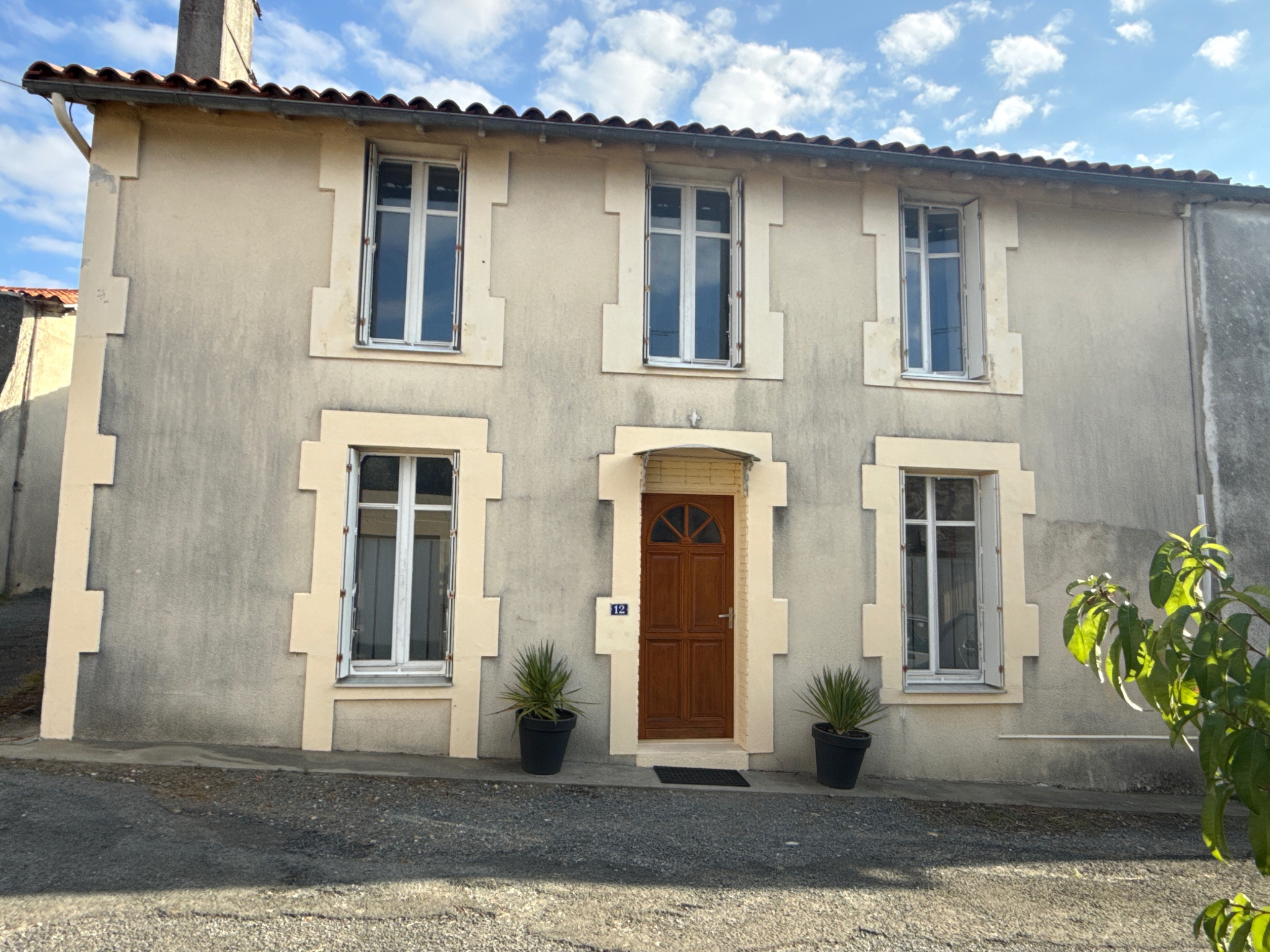 Maison en pierres rénovée avec beaucoup de charme et fonctionnelle
