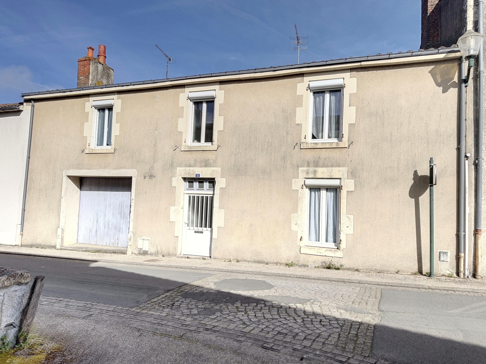 À vendre   Maison en pierres avec potentiel   Centre bourg
