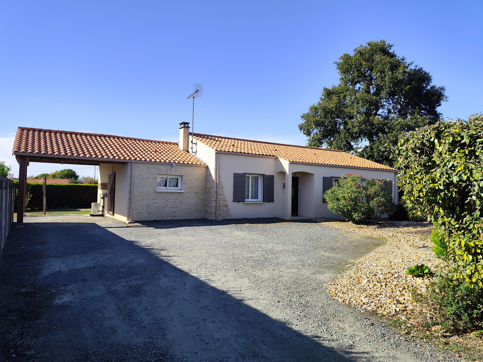 A vendre - Charmant pavillon de plain-pied   133 m2   Terrain de 1 311 m2   Secteur Chantonnay