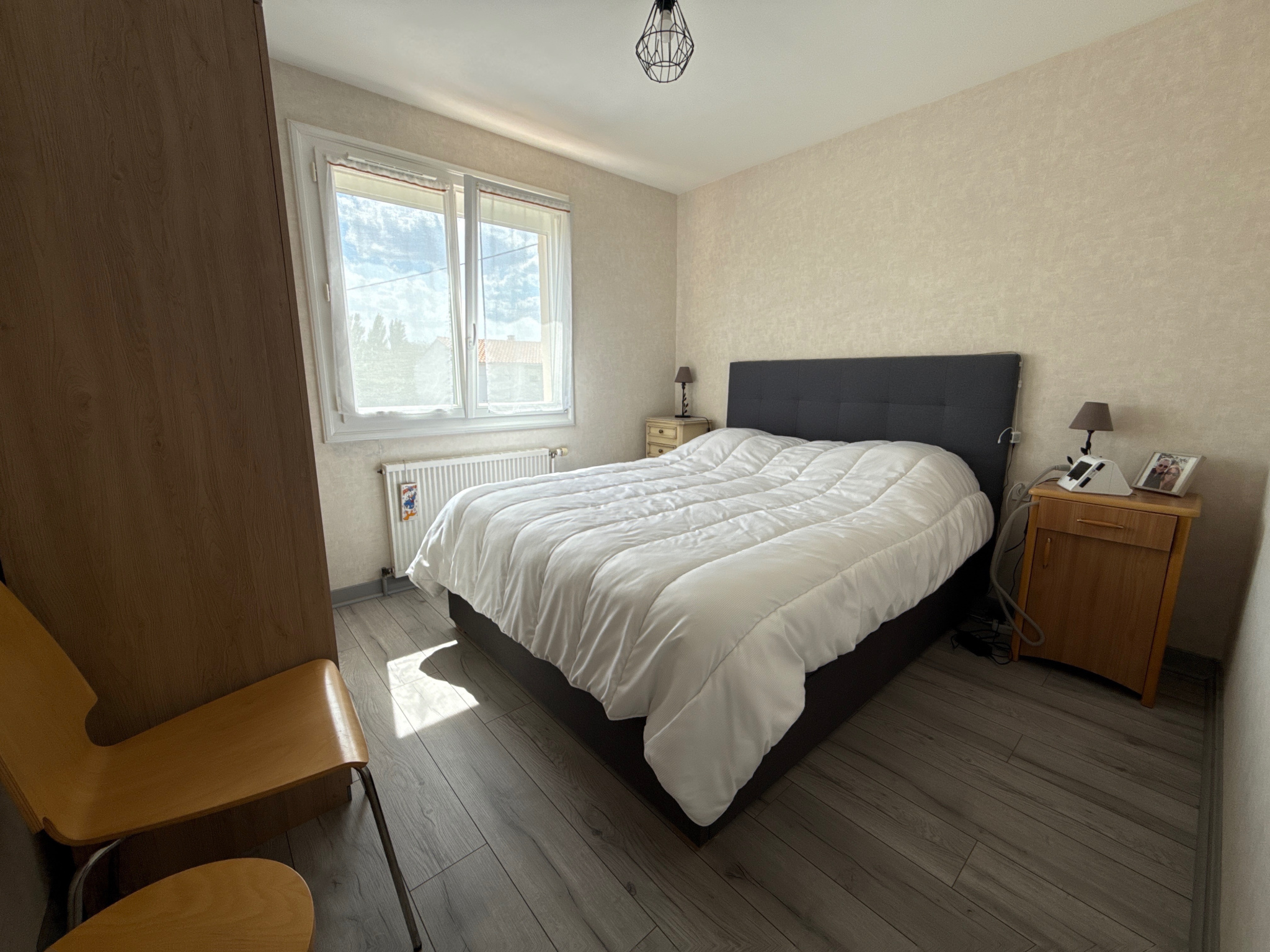 Maison sur sous-sol en très bon état avec terrain clos