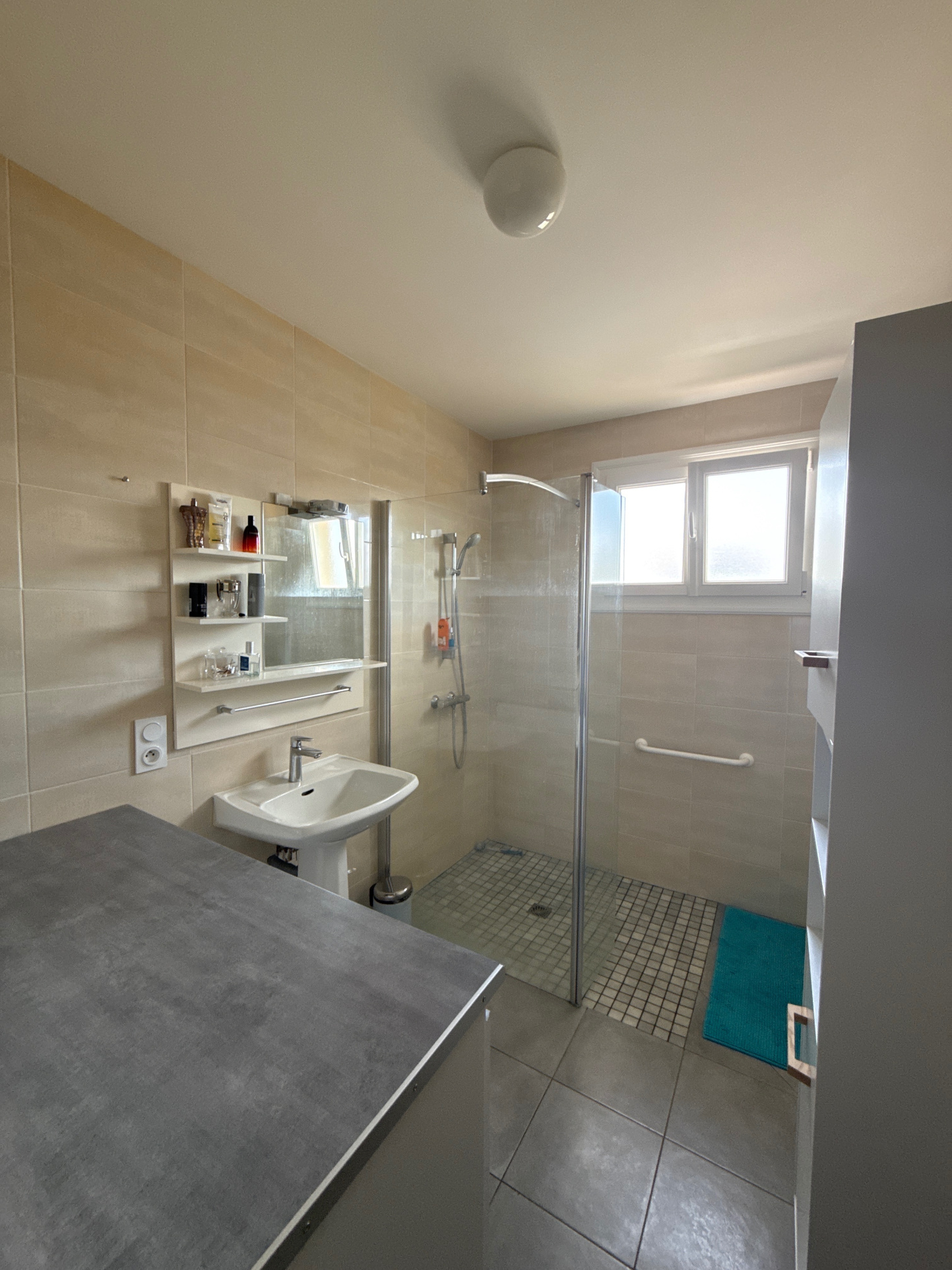 Maison sur sous-sol en très bon état avec terrain clos