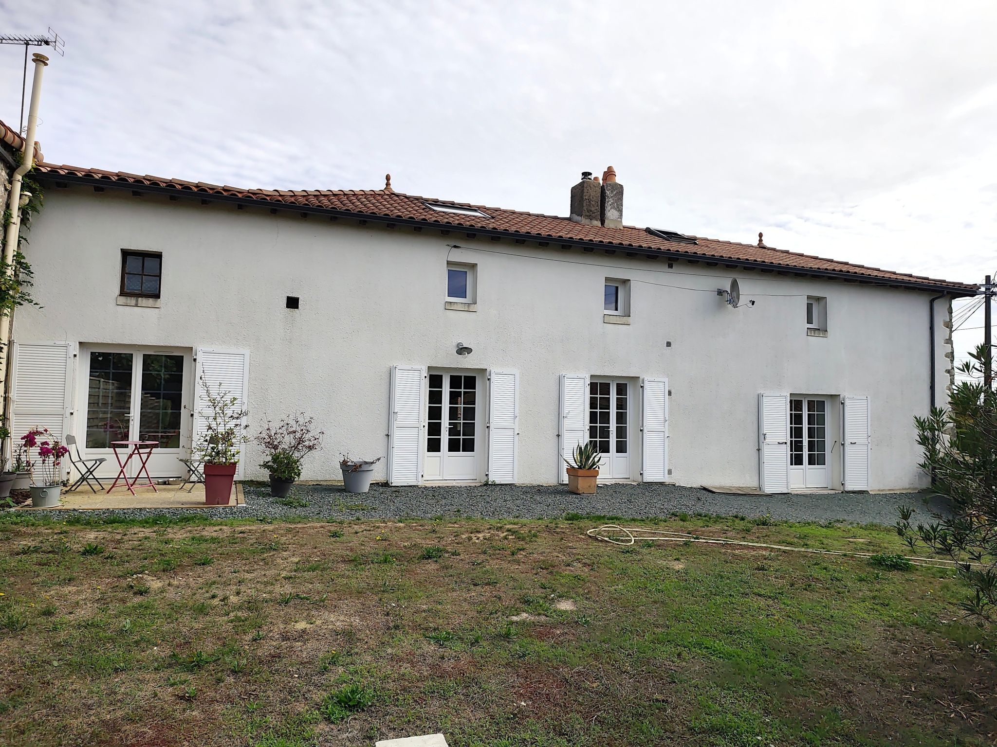 Chantonnay, ensemble immobilier de charme avec maison principale et gîte