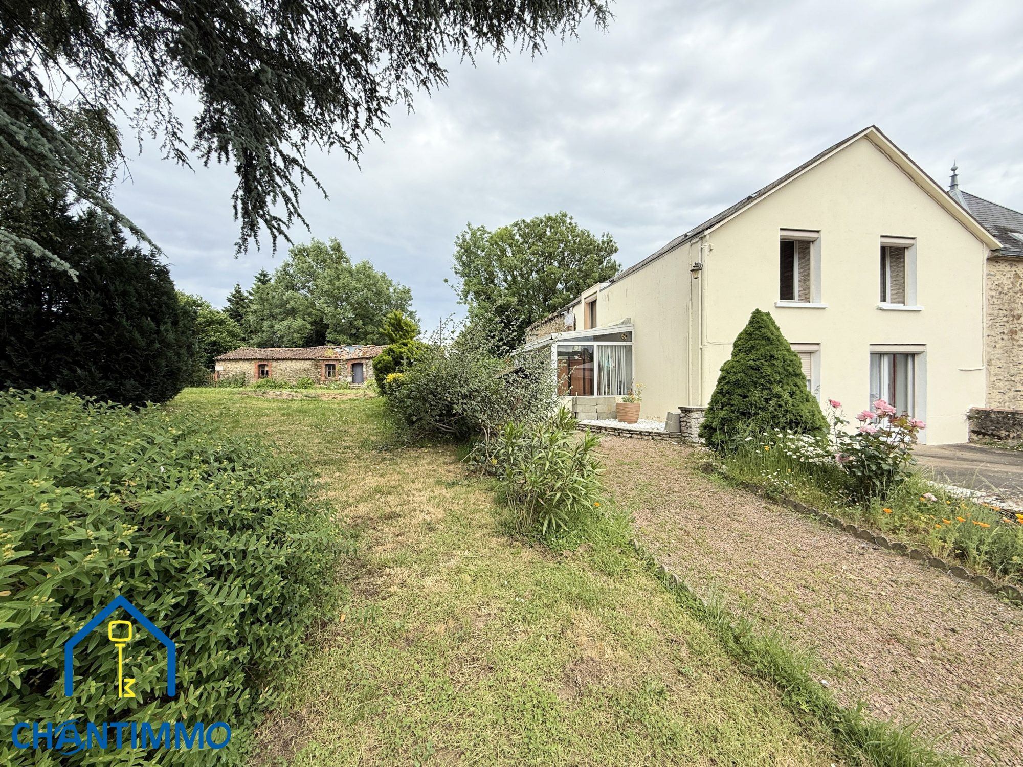 Maison en pierres habitable de suite