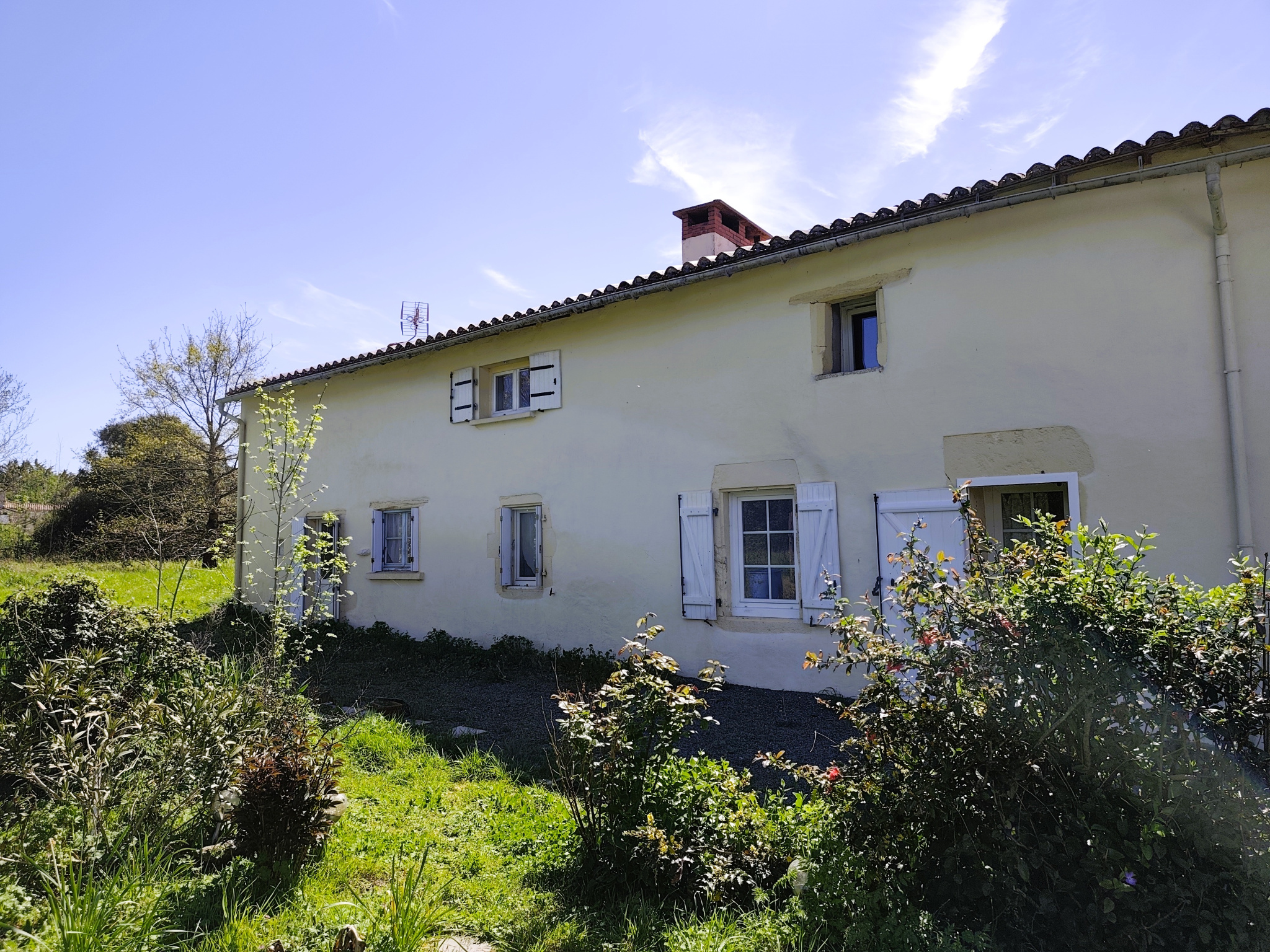 Maison de caractère en pierres 151 m2 habitable sur 957 m2 de terrain