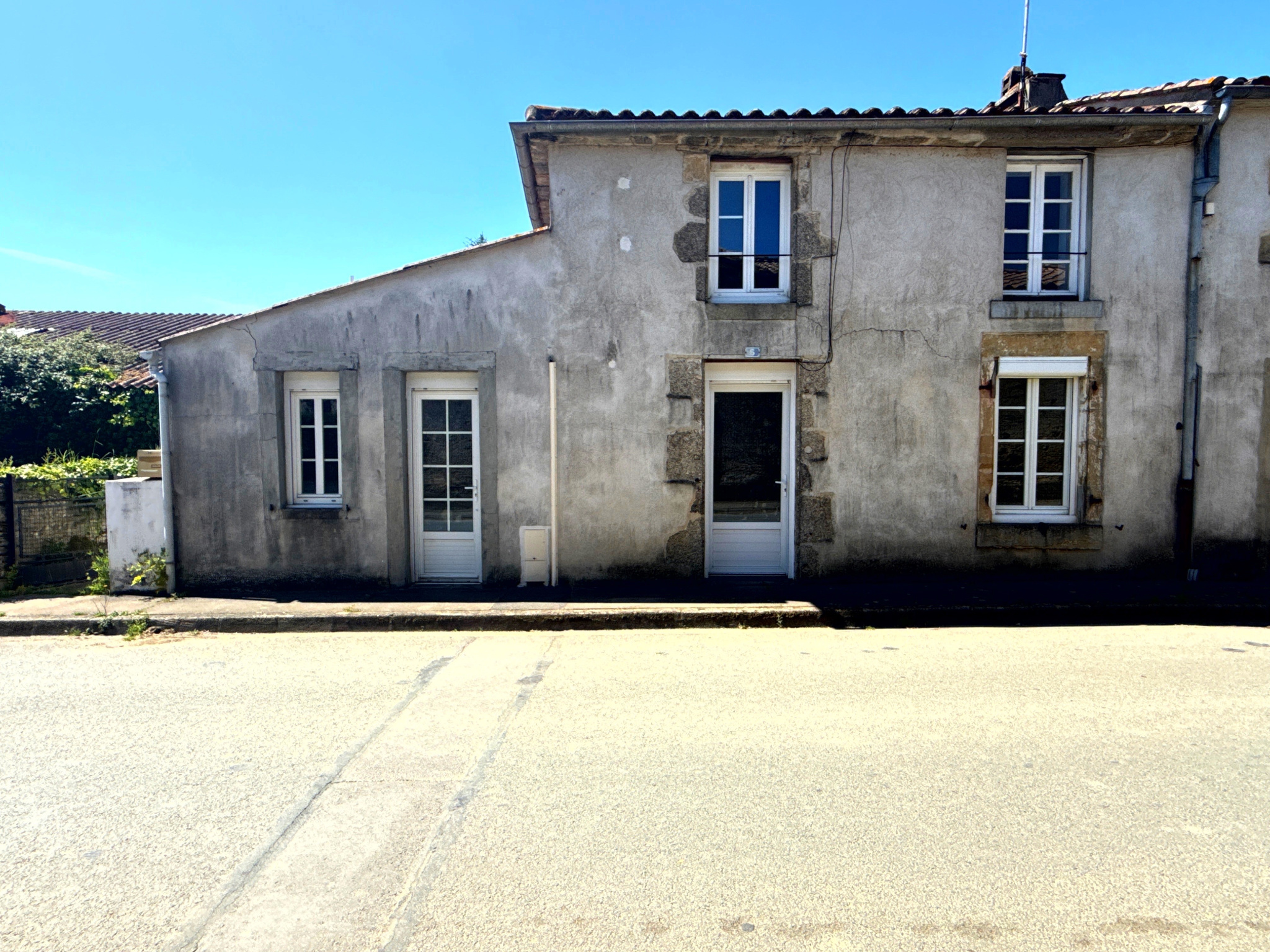 Maison de bourg en pierres