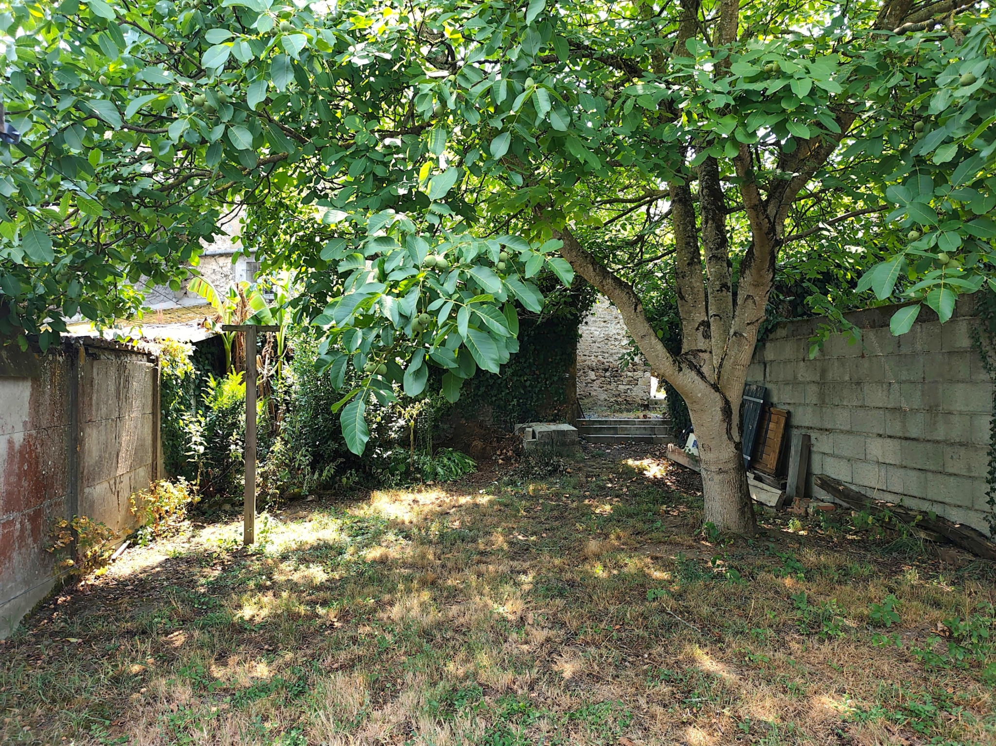 Maison en pierre rénovée avec dépendances