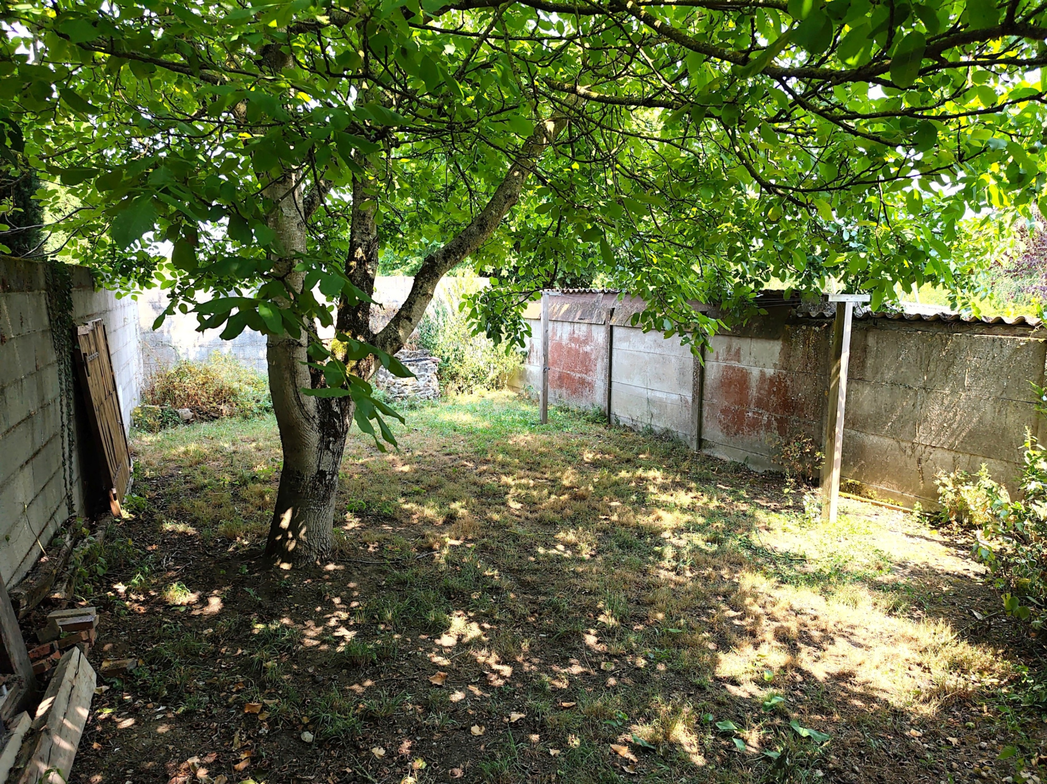 Maison en pierre rénovée avec dépendances