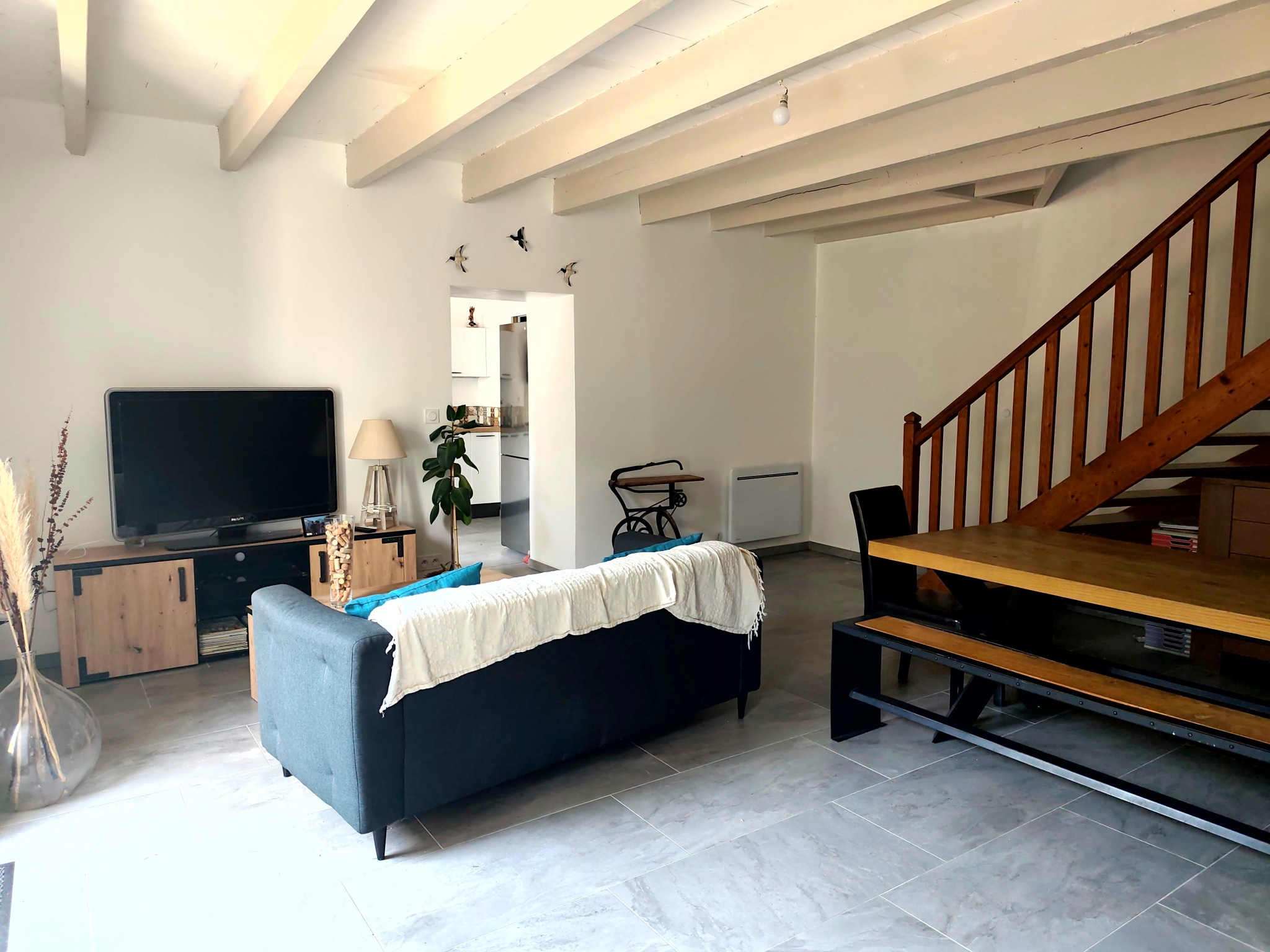 Maison en pierre rénovée avec dépendances