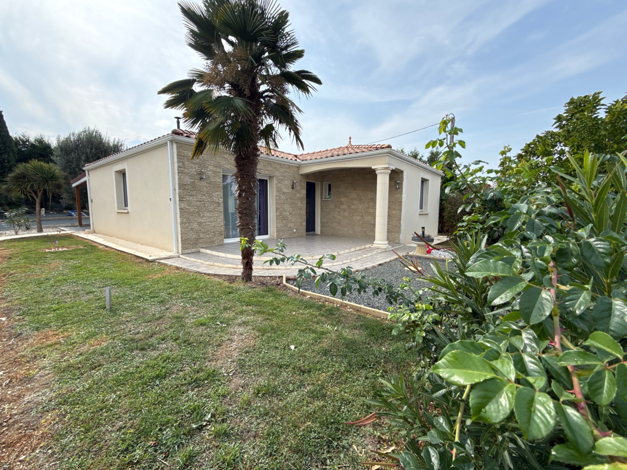 Proche L'HERMENAULT, pavillon de plain pied avec belles prestations