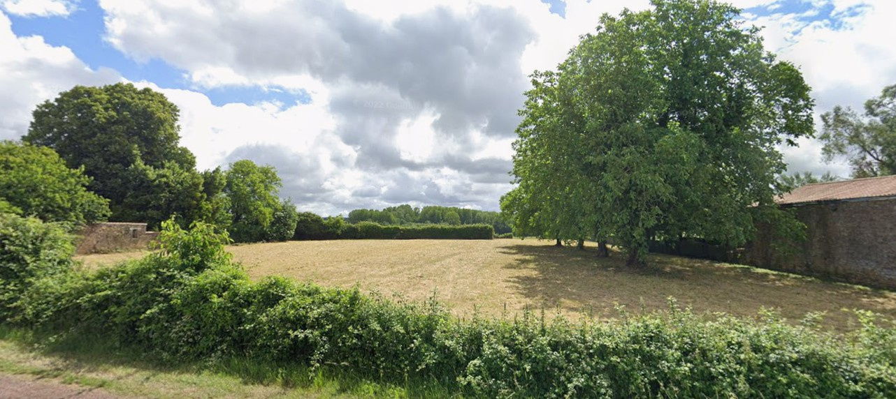 Terrain avec vue dégagée sur la campagne   À 5 min de Sainte-Hermine