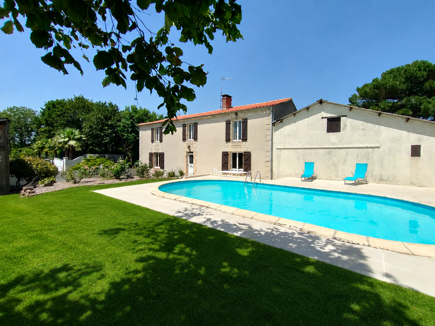 Maison vendéenne en pierres avec piscine sur parcelle de 3680 m2 constructible